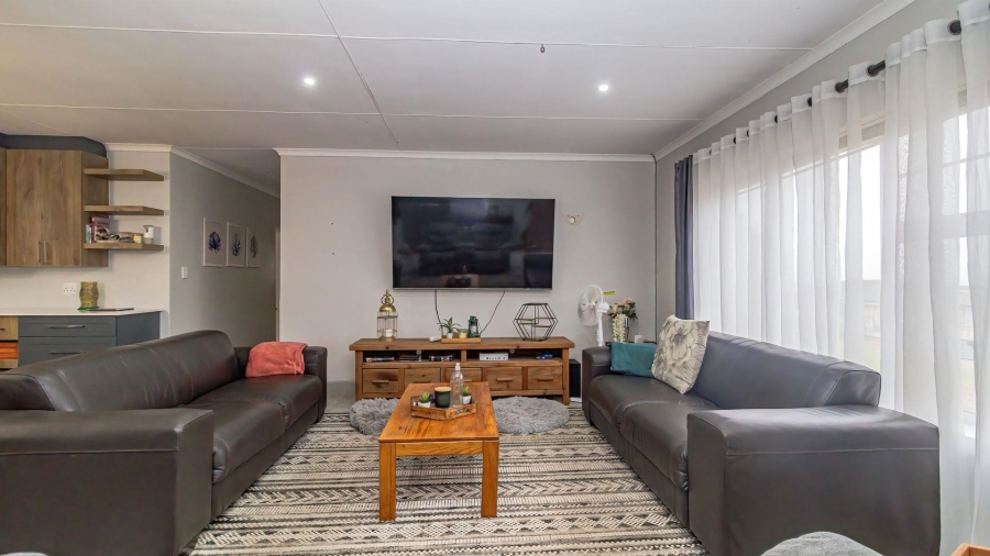 3 Bedroom Property for Sale in Fraaiuitsig Western Cape